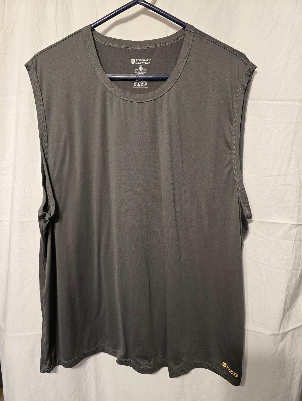 Tommy Copper Men' Gray Sleeveless Performance Shirt